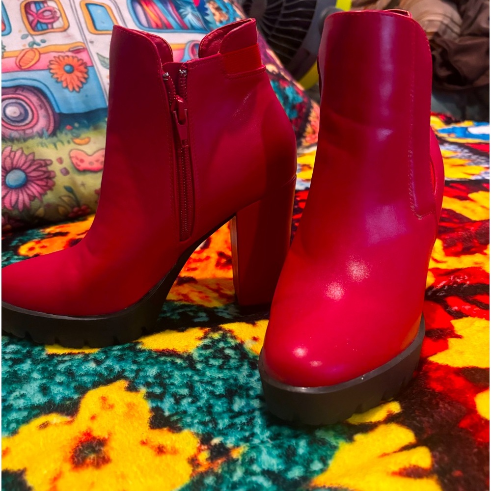 Like new red platform chunky high heel Chelsea boots. Size 7
